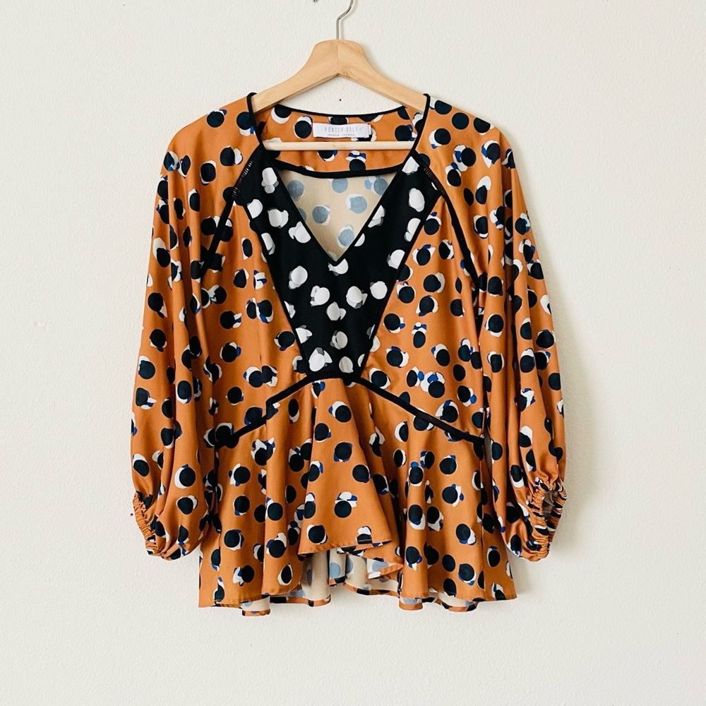 Hunter Bell New York MEDIUM Grayson Vneck blouse in orange black dot print